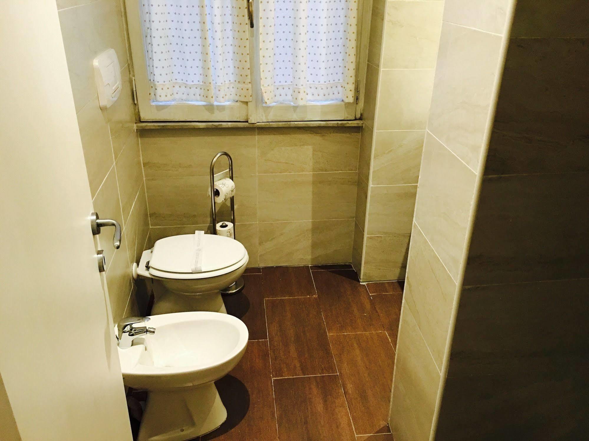 Guesthouse O Affittacamere La Civetta Di Trastevere Rome Exterior photo